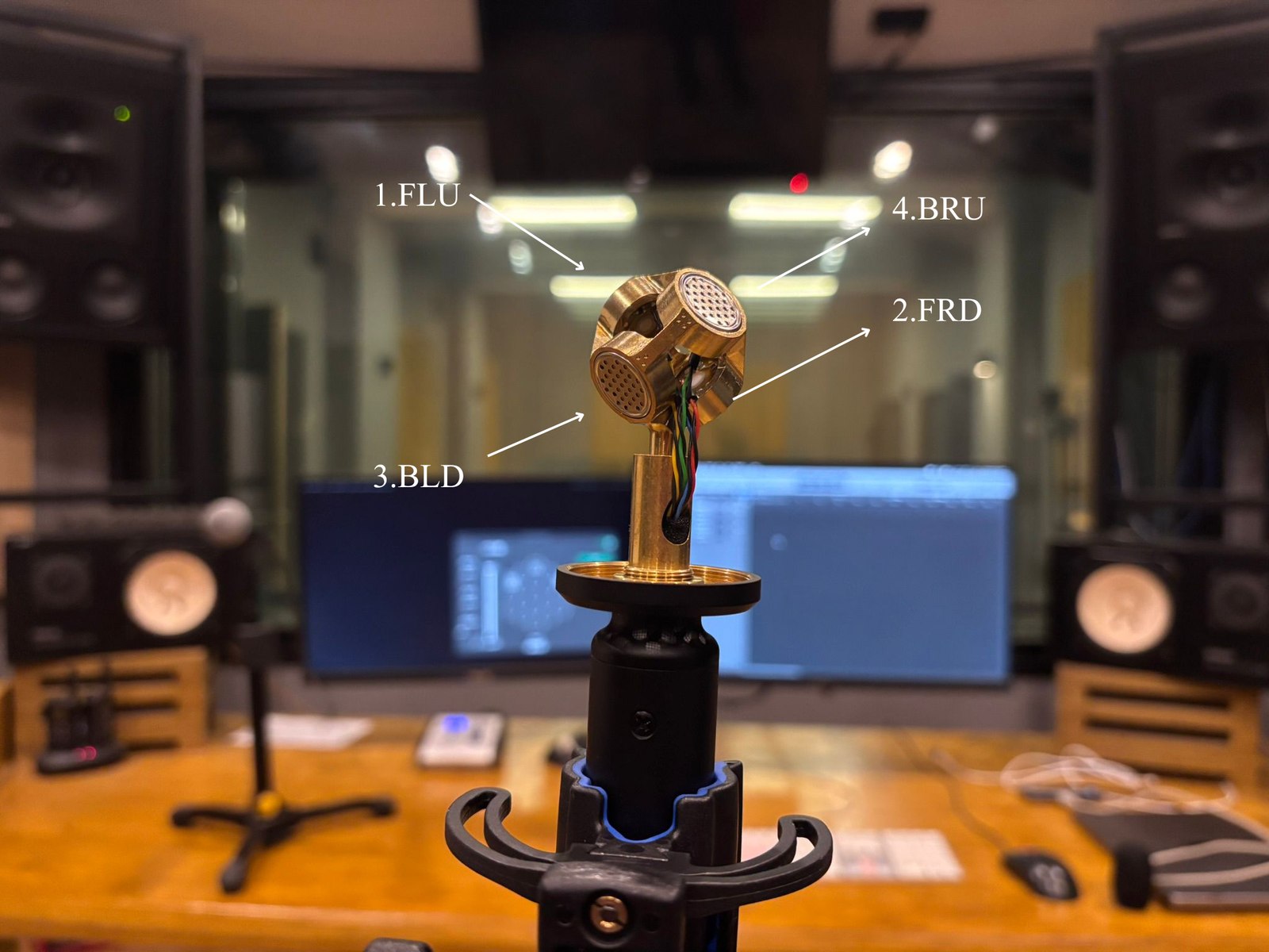 Şekil 59 — the Sennheiser Ambeo VR microphone's tetrahedral capsule layout, used to record the room's ambience